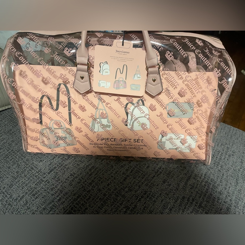 NWT JUICY COUTURE Dusty Blush Pink Clear
Weekender 7 Piece Gift Set